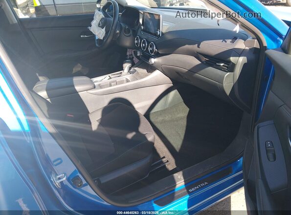 3N1AB8CV6RY326167 2024 NISSAN SENTRA Синий Вид салона спереди