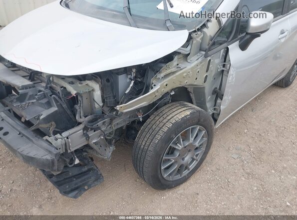 3N1CE2CP0JL353235 2018 NISSAN VERSA NOTE Серебряный Вид спереди
