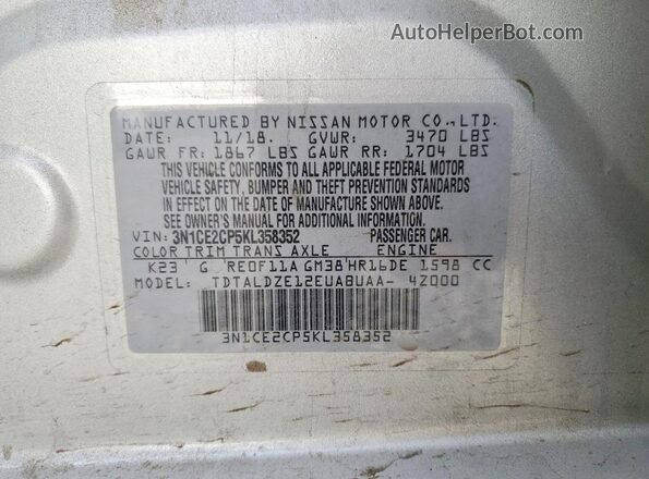 3N1CE2CP5KL358352 2019 NISSAN VERSA Silver Widok naklejki z numerem VIN