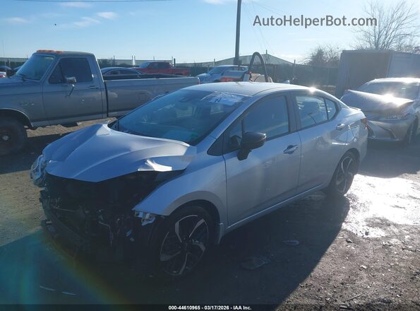 3N1CN8FV9PL860110 2023 NISSAN VERSA Серебряный Передняя левая четверть