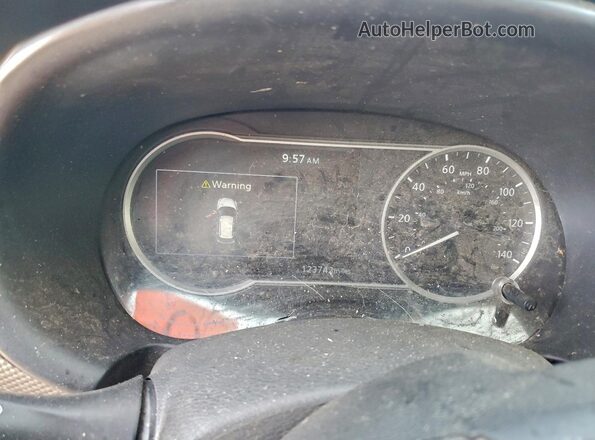 3N1CP5CU2JL501886 2018 NISSAN KICKS Silver Instrument cluster view
