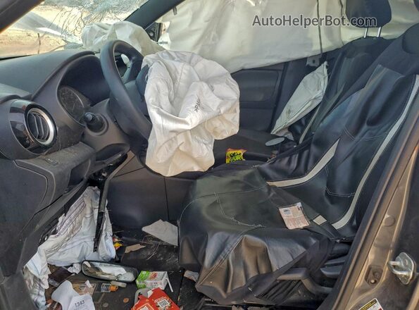 3N1CP5CU2JL501886 2018 NISSAN KICKS Silver Front interior view