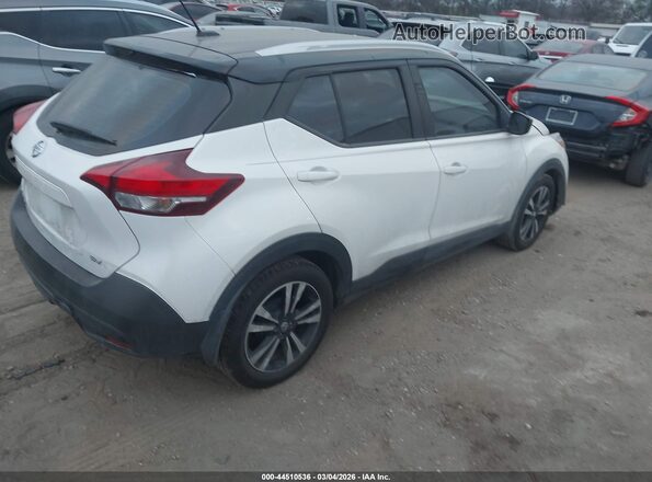 3N1CP5CU2JL541627 2018 NISSAN KICKS Белый Задняя правая четверть