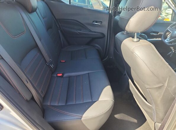 3N1CP5CU2KL481849 2019 NISSAN KICKS Silver Widok tylnych siedzeń