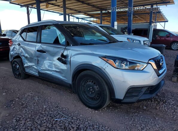 3N1CP5CU3JL518499 2018 NISSAN KICKS Серебряный Передняя правая четверть