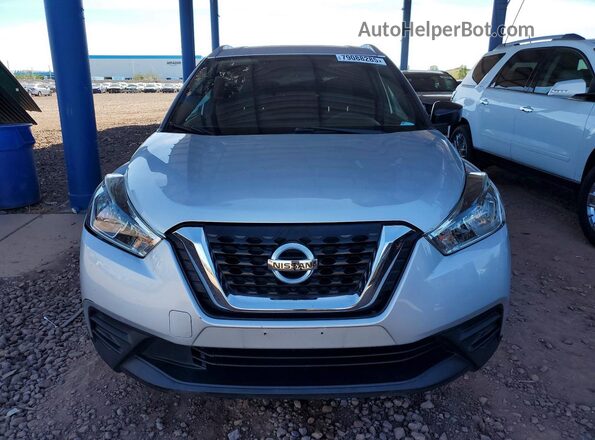 3N1CP5CU3JL518499 2018 NISSAN KICKS Серебряный Вид спереди
