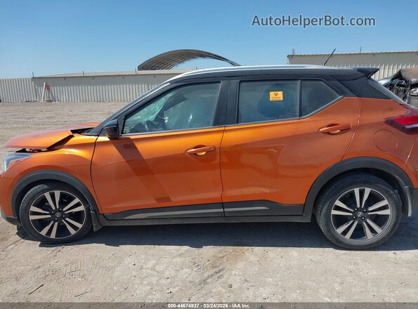 3N1CP5CU3KL566957 2019 NISSAN KICKS Оранжевый Вид задней части салона