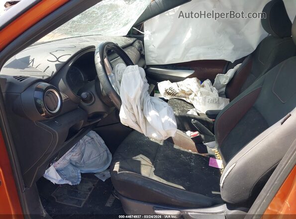 3N1CP5CU3KL566957 2019 NISSAN KICKS Оранжевый Вид салона спереди