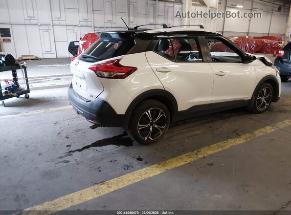 3N1CP5CU6JL520828 2018 NISSAN KICKS Белый Задняя правая четверть