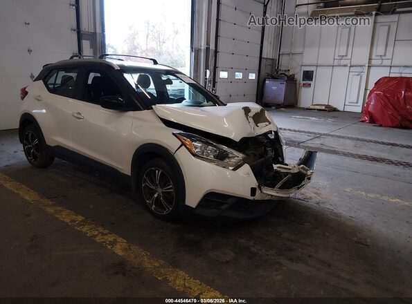 3N1CP5CU6JL520828 2018 NISSAN KICKS Белый Передняя правая четверть