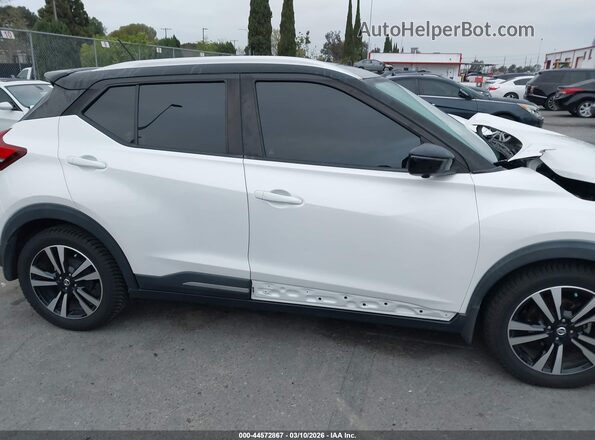3N1CP5CU7KL519723 2019 NISSAN KICKS Белый Вид задней части салона