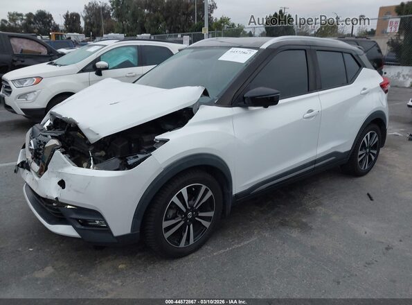 3N1CP5CU7KL519723 2019 NISSAN KICKS Белый Передняя левая четверть
