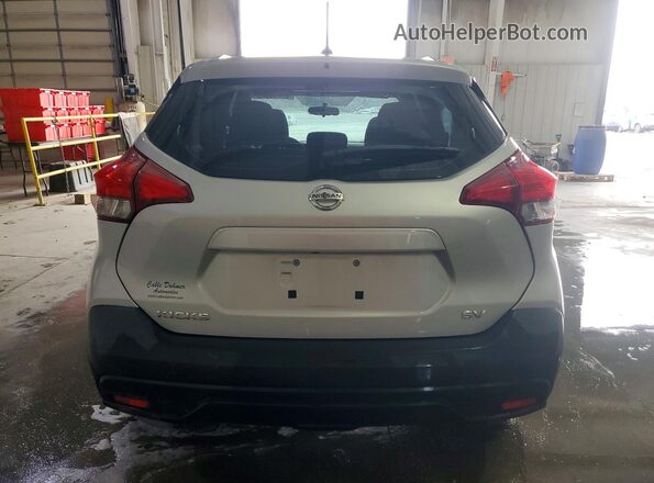 3N1CP5CU8JL516389 2018 NISSAN KICKS Серебряный Вид сзади