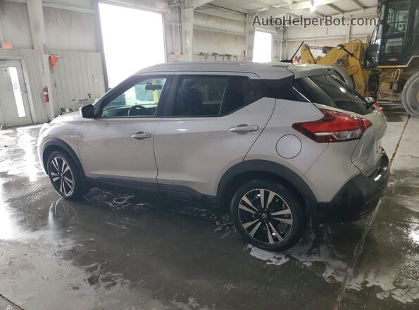 3N1CP5CU8JL516389 2018 NISSAN KICKS Серебряный 