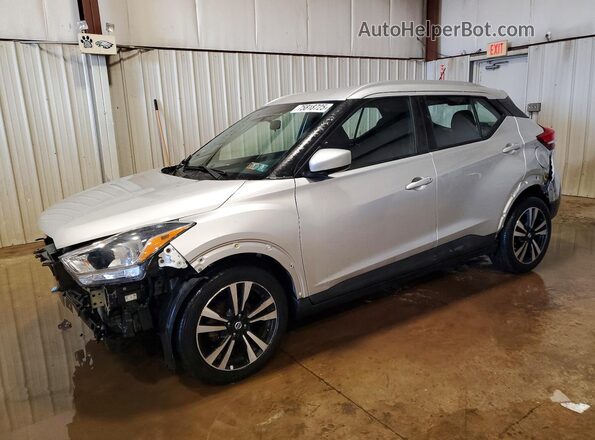 3N1CP5CU8KL548065 2019 NISSAN KICKS Серебряный Передняя левая четверть