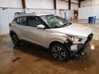 2019 Nissan Kicks Sv Серебряный vin: 3N1CP5CU8KL548065