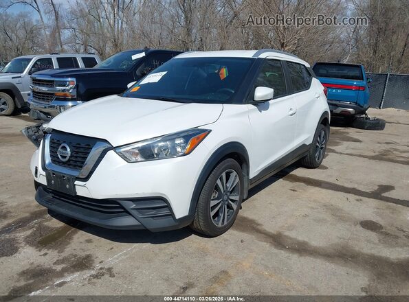 3N1CP5CUXKL539139 2019 NISSAN KICKS Белый Передняя левая четверть
