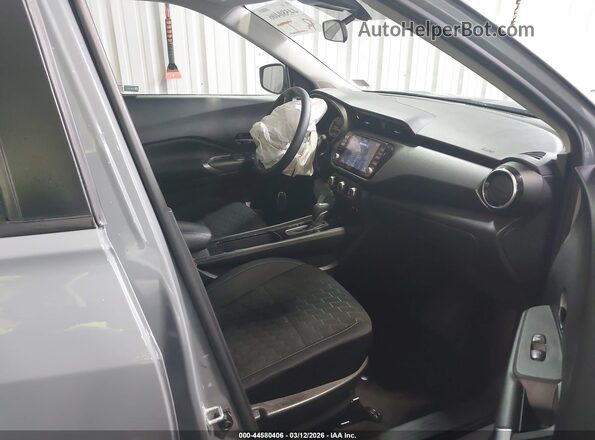 3N1CP5CV5PL483451 2023 NISSAN KICKS Синий Вид салона спереди