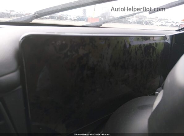 3N8AP6BA0SL387992 2025 NISSAN KICKS White Vista de los asientos traseros