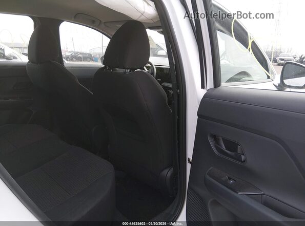 3N8AP6BA0SL387992 2025 NISSAN KICKS White Vista de la etiqueta del VIN