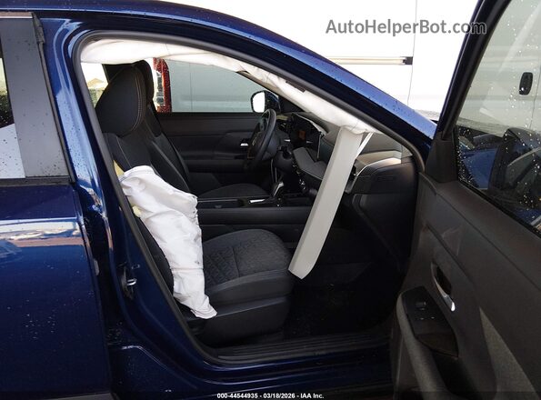 3N8AP6CA2SL398121 2025 NISSAN KICKS Blue Вид салону спереду