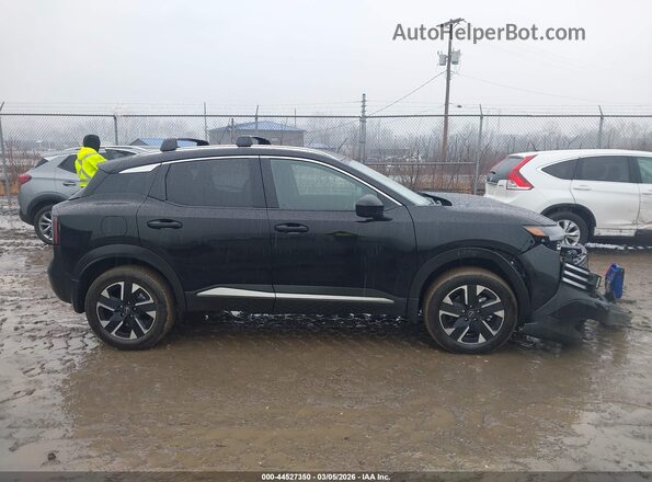 3N8AP6CB3TL327293 2026 NISSAN KICKS Black Սալոնի հետևի տեսք