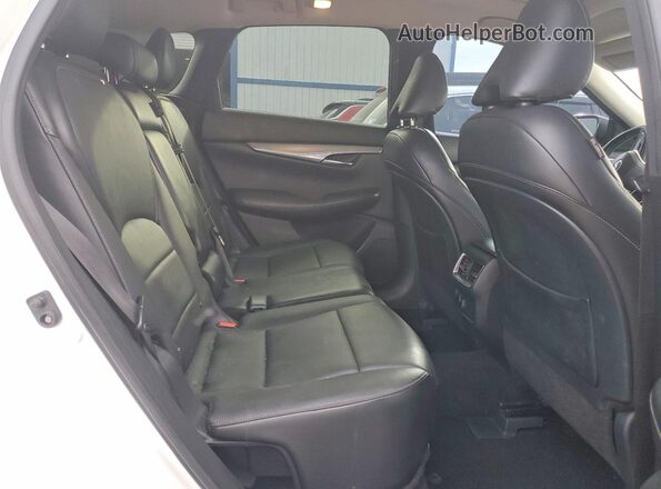 3PCAJ5M17KF138463 2019 INFINITI QX50 White Widok wnętrza z tyłu