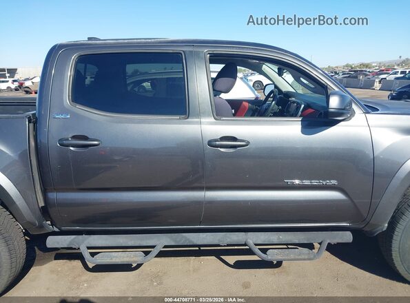 3TMAZ5CN7JM062587 2018 TOYOTA TACOMA Черный Вид задней части салона
