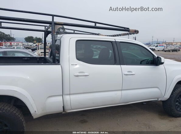 3TMBZ5DN2NM036780 2022 TOYOTA TACOMA White Widok wnętrza z tyłu