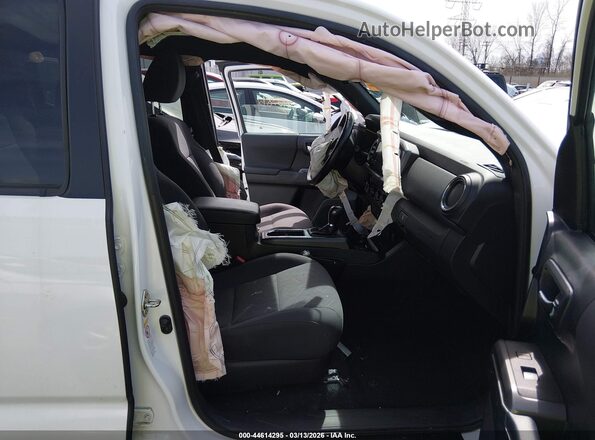 3TMCZ5AN0JM154247 2018 TOYOTA TACOMA Белый Вид салона спереди