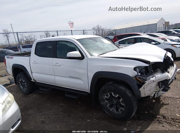 3TMCZ5AN0JM154247 2018 TOYOTA TACOMA Белый Вид задней части салона