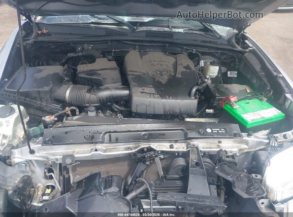 3TMCZ5AN5KM228697 2019 TOYOTA TACOMA Silver Вид ззаду