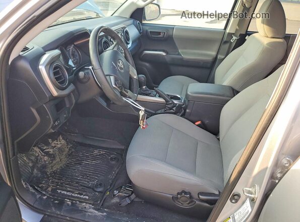 3TMCZ5AN8JM155730 2018 TOYOTA TACOMA Silver წინა სალონის ხედი