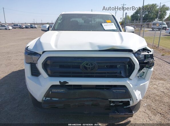 3TMKB5FN0SM027542 2025 TOYOTA TACOMA White Widok zestawu wskaźników