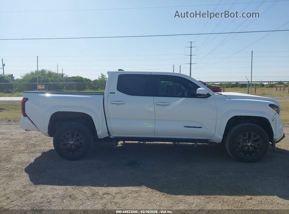 3TMKB5FN0SM027542 2025 TOYOTA TACOMA White Widok wnętrza z tyłu
