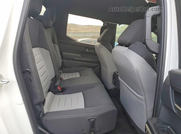 3TMLB5JN0TM223770 2026 TOYOTA LE Белый Вид задних сидений