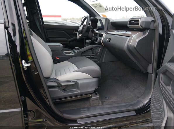 3TMLB5JN2RM016063 2024 TOYOTA TACOMA Black წინა სალონის ხედი