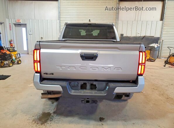3TMLB5JN8RM024877 2024 TOYOTA TACOMA Silver Widok z tyłu