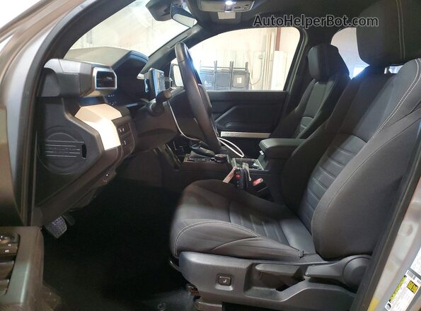3TMLB5JN8RM024877 2024 TOYOTA TACOMA Silver Widok wnętrza z przodu