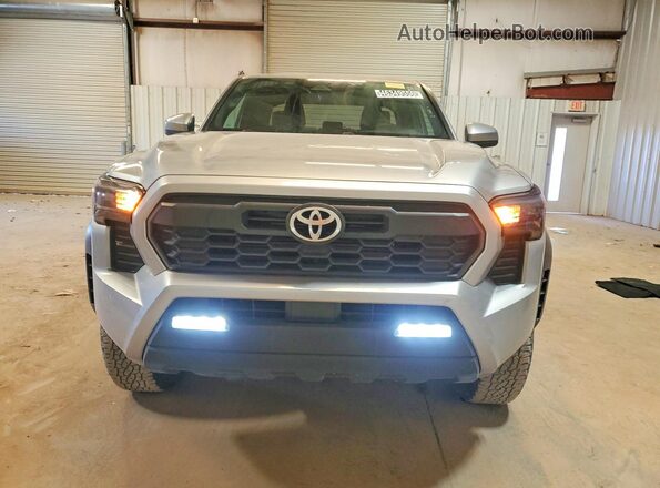 3TMLB5JN8RM024877 2024 TOYOTA TACOMA Silver Widok z przodu