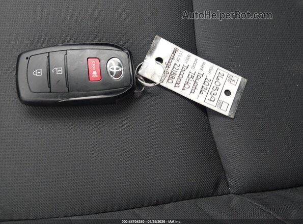 3TMLB5JN8TM221880 2026 TOYOTA TACOMA Синий Вид панели приборов