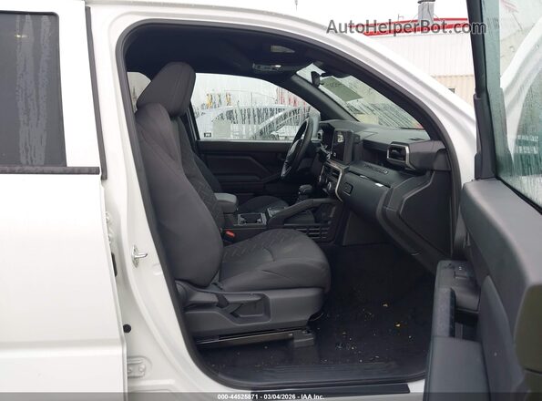 3TYKD5HN9TT040240 2026 TOYOTA TACOMA White Widok wnętrza z przodu