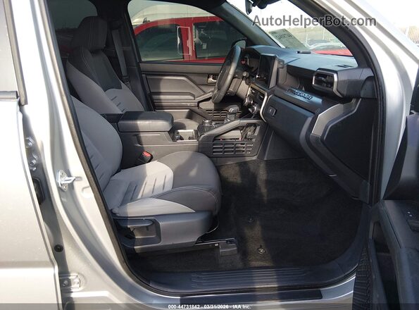 3TYLB5JN4RT012701 2024 TOYOTA TACOMA Silver Вид салону спереду