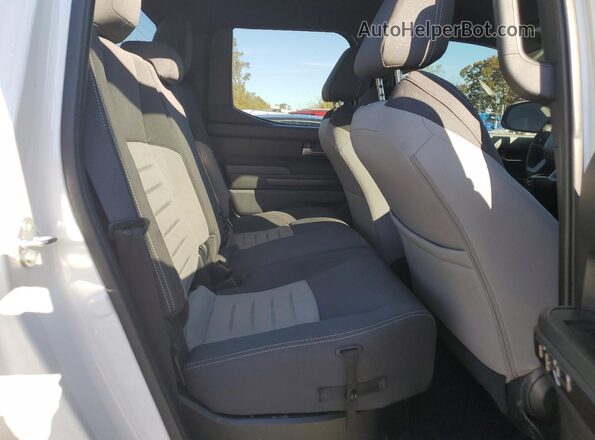3TYLB5JN8RT024026 2024 TOYOTA TACOMA White Vista de los asientos traseros