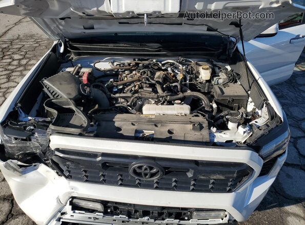 3TYLB5JN8RT024026 2024 TOYOTA TACOMA White Vista interior trasera