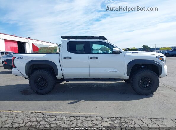 3TYLC5LN0RT013967 2024 TOYOTA TACOMA HYBRID White Rear interior view