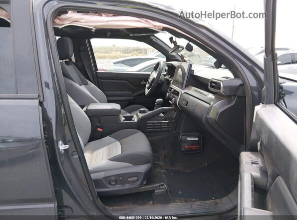 3TYLC5LNXST045394 2025 TOYOTA TACOMA HYBRID Черный Вид салона спереди