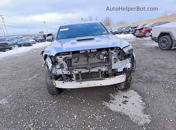 3TYLE5JN0RT008832 2024 TOYOTA TACOMA Серебряный Вид спереди
