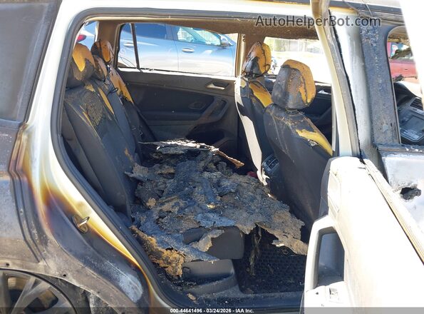 3VV0B7AX3KM035969 2019 VOLKSWAGEN TIGUAN Silver Widok naklejki z numerem VIN