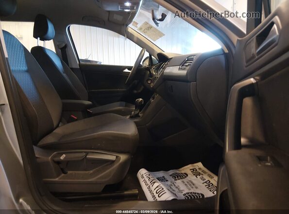3VV0B7AX8MM062944 2021 VOLKSWAGEN TIGUAN Gray Widok wnętrza z przodu